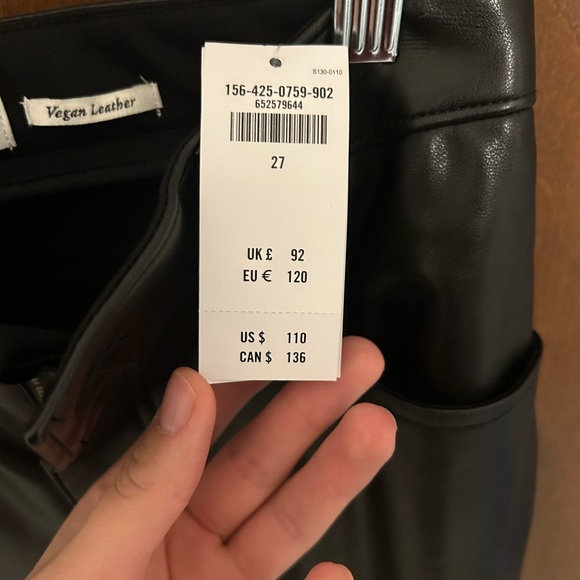 Abercrombie Curve Love Split-Hem Vegan Leather 90s Straight Pant - Picture 4 of 6